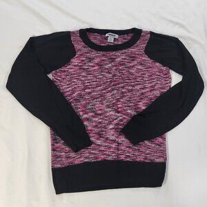 DKNY Pink top with black sleeves. Medium
Lot I